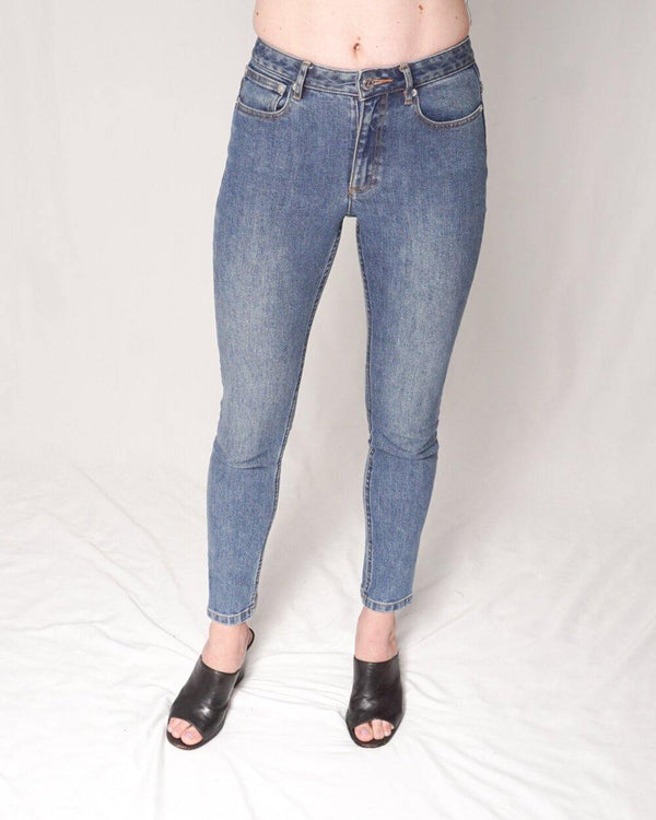 A.P.C. High Standard Stone-Washed Blue Jeans (Size 26) - Fashion Without Trashin