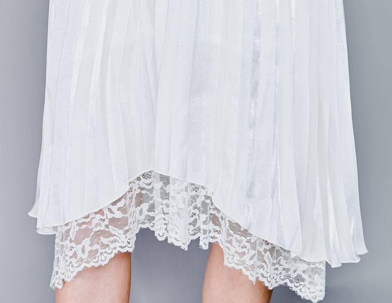 CALVIN LUO Lace Hem White Satin Pleated Skirt NWT (S)