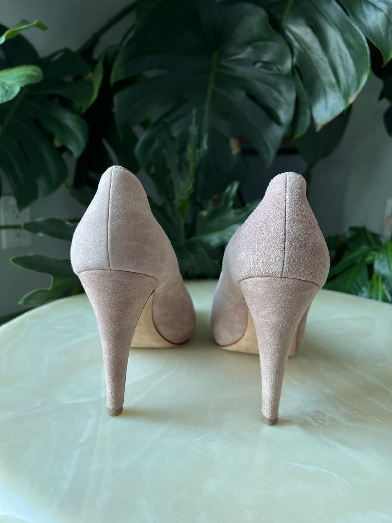 CHANEL Pink Suede Pointed Toe CC Logo Pump sz 40 